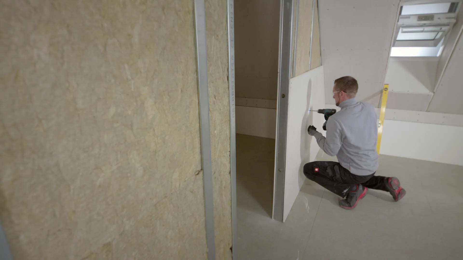 Эффективная и пожаробезопасная звукоизоляция: перегородки с плитами АКУСТИК БАТТС прошли проверку на огнестойкость