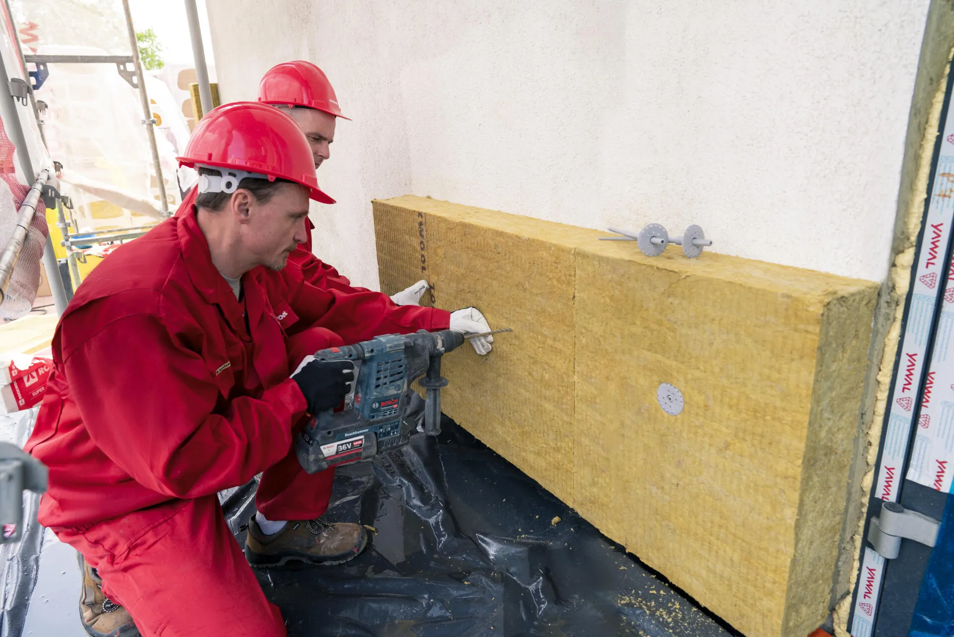 Leroy Merlin и ROCKWOOL приглашают «Профи в деле» за подарками