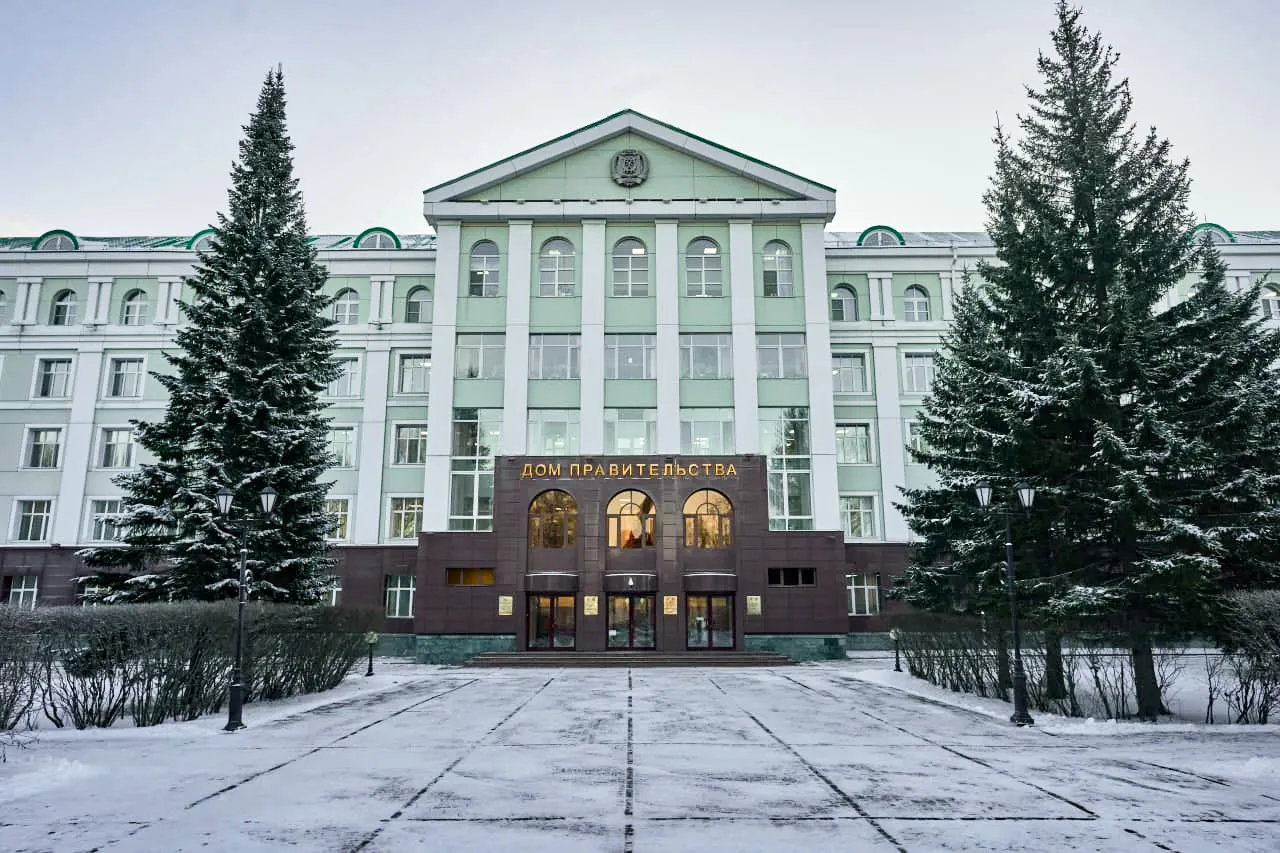 Здание правительства ХМАО г. г. Ханты-Мансийск, 2001 г.