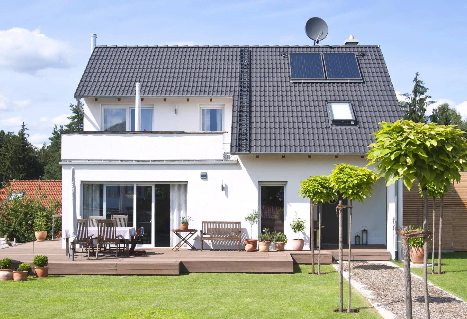 Весенние ошибки дачников: что нельзя делать при подготовке дома к новому сезону