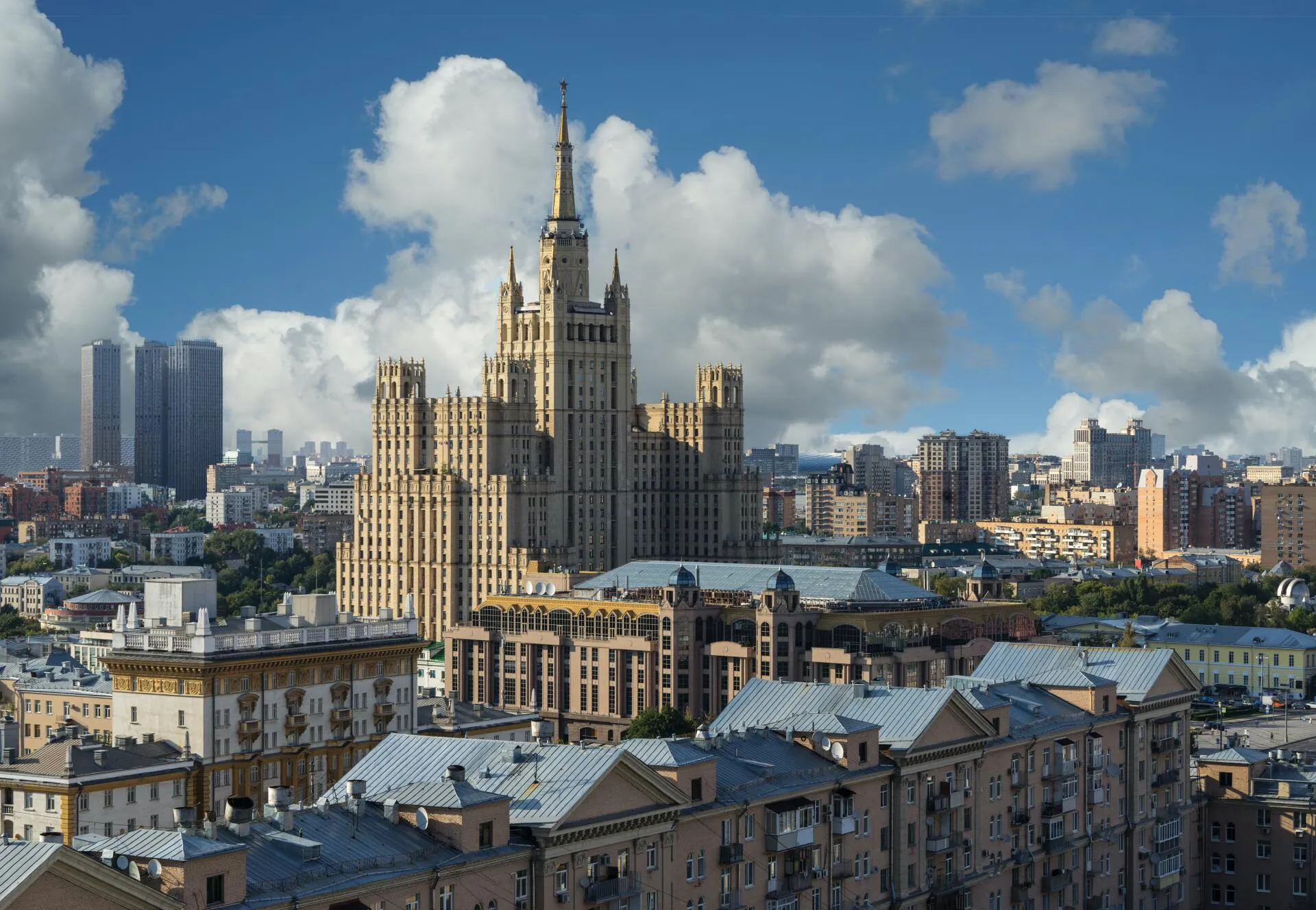 Капитальный ремонт московских кровель проводится с теплоизоляцией ROCKWOOL