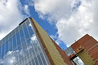 Монтаж теплоизоляции в конструкции вентилируемого фасада